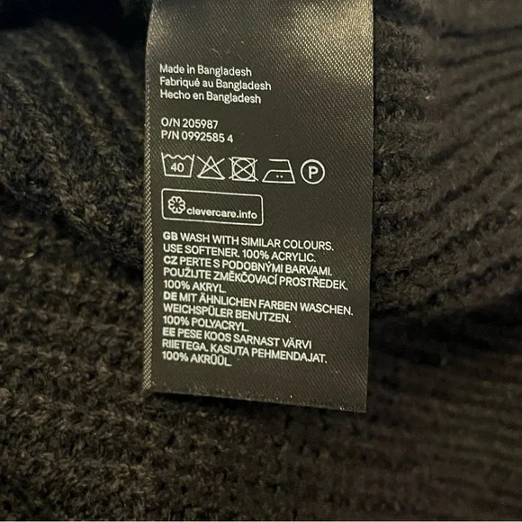 H&M Divided Black Knit Sleeveless V-Neck Wide Cut Sweater Vest Size Medium - Picture 10 of 14